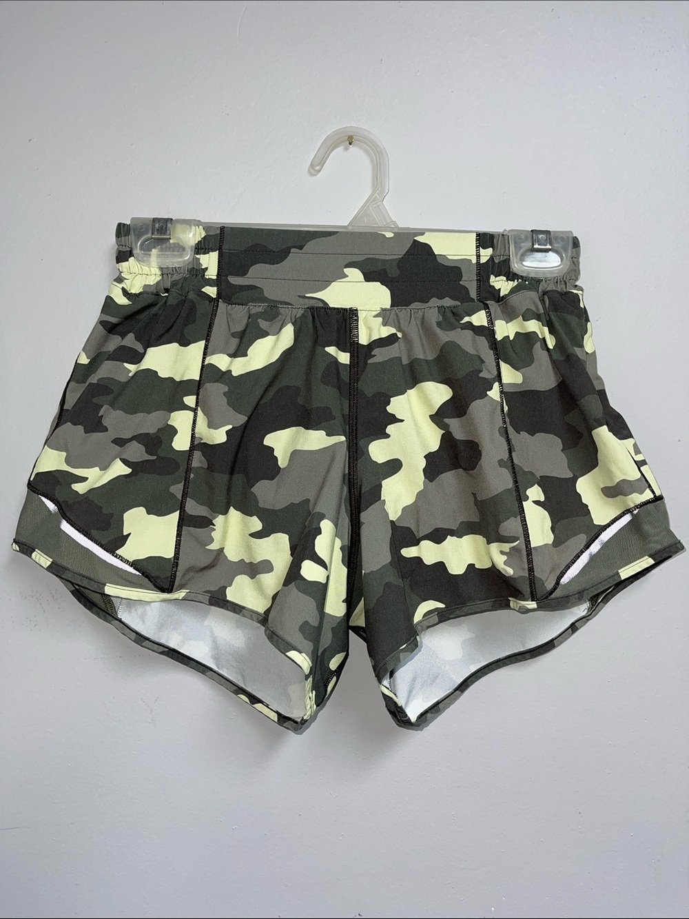 Lululemon Hotty Hot Low Rise Short 4"
